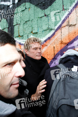David Hasselhoff protestiert gegen Abbau der Berliner Mauer