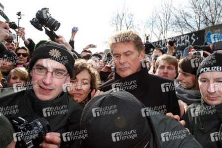 David Hasselhoff protestiert gegen Abbau der Berliner Mauer
