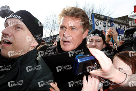 David Hasselhoff protestiert gegen Abbau der Berliner Mauer