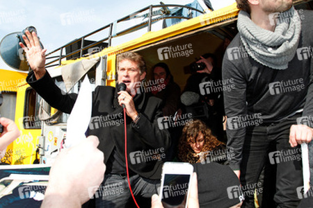 David Hasselhoff protestiert gegen Abbau der Berliner Mauer