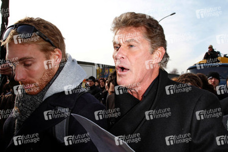 David Hasselhoff protestiert gegen Abbau der Berliner Mauer