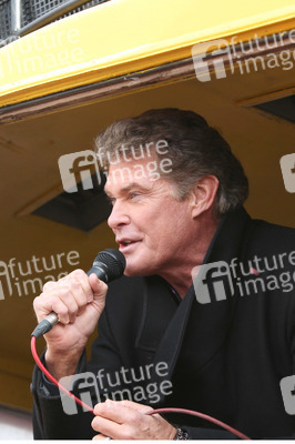David Hasselhoff protestiert gegen Abbau der Berliner Mauer
