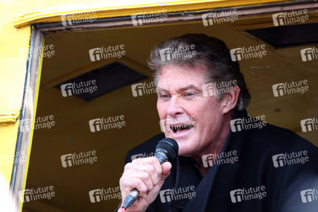 David Hasselhoff protestiert gegen Abbau der Berliner Mauer