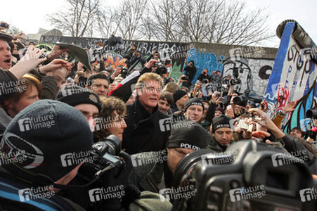 David Hasselhoff protestiert gegen Abbau der Berliner Mauer