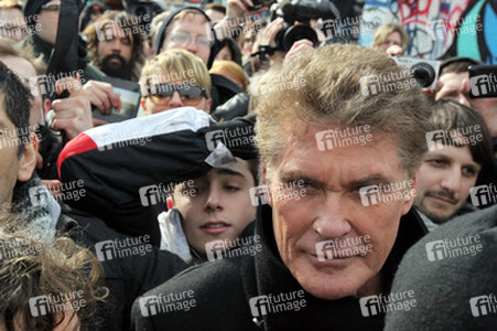 David Hasselhoff protestiert gegen Abbau der Berliner Mauer