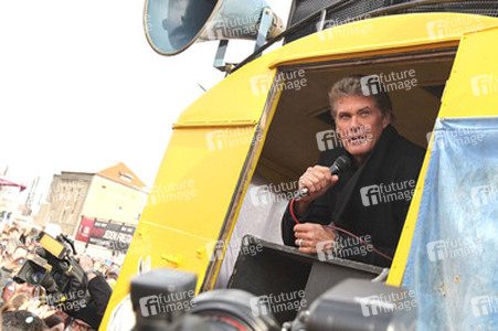 David Hasselhoff protestiert gegen Abbau der Berliner Mauer