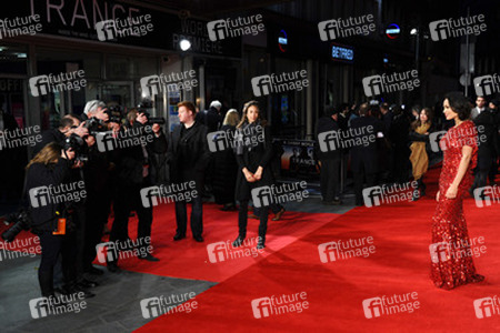 Rosario Dawson mit Fotografen