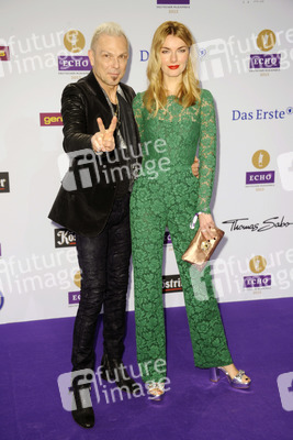 Rudolf Schenker (Scorpions) mit Lebensgefährtin Tatyana Sazonova