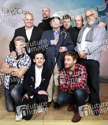 Jed Brophy, Mark Hadlow, Adam Brown, Graham McTavish, Sylvester McCoy, Stephen Hunter, Dean O'Gorman, Peter Hambleton, John Callen