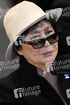 Yoko Ono Celebrates 'World Autism Awareness Day' At The Empire State Building