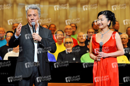 Dustin Hoffman, Michie Nakamaru