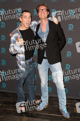 Steve-O / Stephen Glover, Maurice Hols
