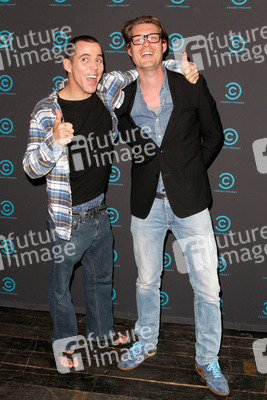 Steve-O / Stephen Glover, Maurice Hols