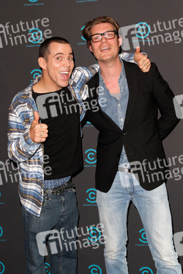 Steve-O / Stephen Glover, Maurice Hols