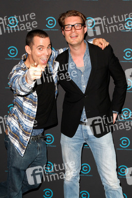 Steve-O / Stephen Glover, Maurice Hols