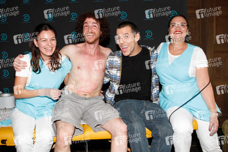 Steve-O / Stephen Glover mit Gisele Binkowski, Filippo Serra und Rosangela Perez