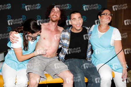 Steve-O / Stephen Glover mit Gisele Binkowski, Filippo Serra und Rosangela Perez