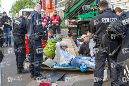 Protestaktion gegen Aufmarsch von Neonazis am 1. Mai, Berlin