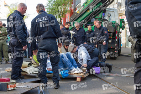 Protestaktion gegen Aufmarsch von Neonazis am 1. Mai, Berlin