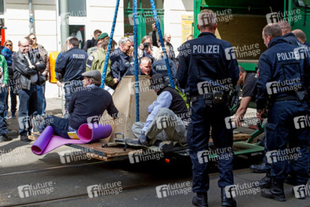 Protestaktion gegen Aufmarsch von Neonazis am 1. Mai, Berlin