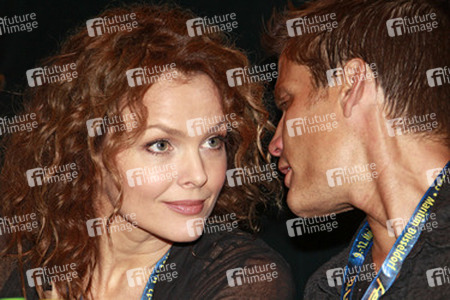 Dina Meyer, Casper Van Dien