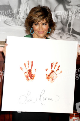 Marinara Sauce Handprint Ceremony mit Lisa Rinna, New York