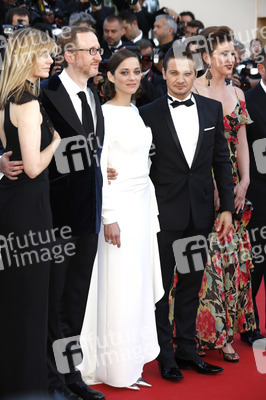 James Gray mit Gattin Alexandra Dickson Gray, Marion Cotillard, Jeremy Renner, Molly Conners
