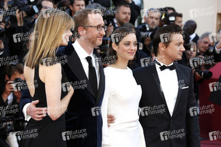 James Gray mit Gattin Alexandra Dickson Gray, Marion Cotillard, Jeremy Renner