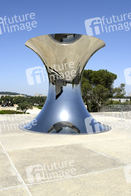 Skulptur aus poliertem Stahl