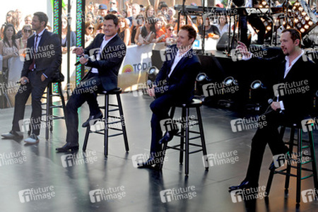 Jeff Timmons, Nick Lachey, Drew Lachey, Justin Jeffre (98 Degrees)