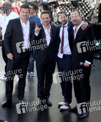 Nick Lachey, Drew Lachey, Jeff Timmons, Justin Jeffre (98 Degrees)