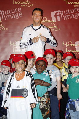 Enthülung der Wachsfigur von Mesut Oezil, Berlin