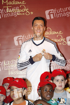 Enthülung der Wachsfigur von Mesut Oezil, Berlin