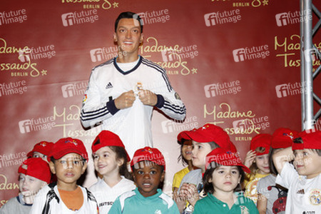 Enthülung der Wachsfigur von Mesut Oezil, Berlin