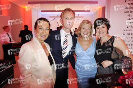 Daniela Ziegler, Max Raabe, Jutta Speidel mit Tochter Franziska