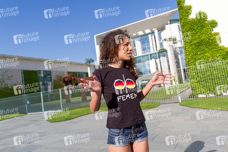 Femen Protest am Bundeskanzleramt, Berlin