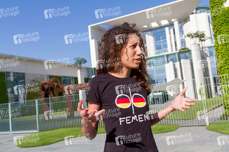 Femen Protest am Bundeskanzleramt, Berlin