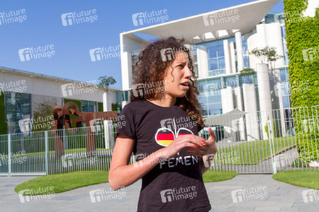 Femen Protest am Bundeskanzleramt, Berlin