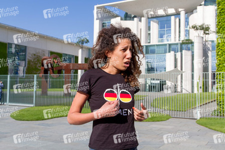 Femen Protest am Bundeskanzleramt, Berlin
