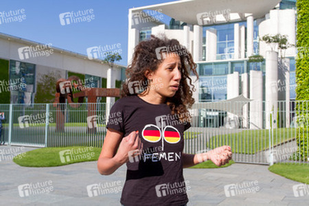 Femen Protest am Bundeskanzleramt, Berlin