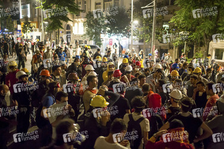 Polizei räumt das Protestlager am Taksim-Platz in Istanbul, Türkei