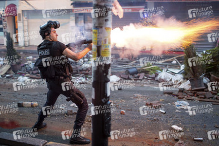 Polizei räumt das Protestlager am Taksim-Platz in Istanbul, Türkei
