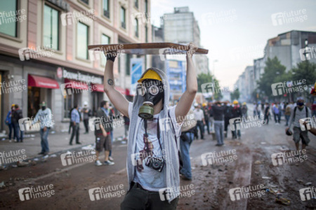 Polizei räumt das Protestlager am Taksim-Platz in Istanbul, Türkei