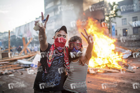 Polizei räumt das Protestlager am Taksim-Platz in Istanbul, Türkei
