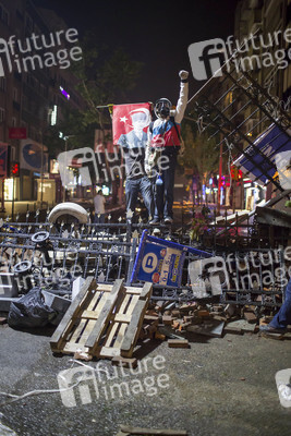 Polizei räumt das Protestlager am Taksim-Platz in Istanbul, Türkei