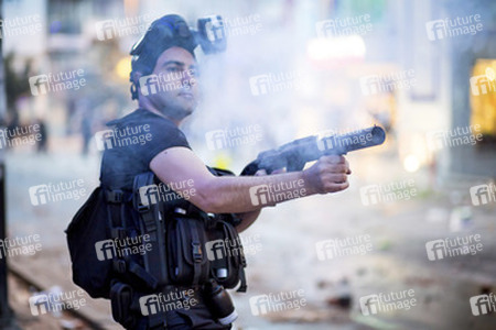 Polizei räumt das Protestlager am Taksim-Platz in Istanbul, Türkei