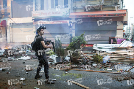 Polizei räumt das Protestlager am Taksim-Platz in Istanbul, Türkei
