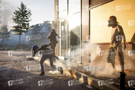 Polizei räumt das Protestlager am Taksim-Platz in Istanbul, Türkei