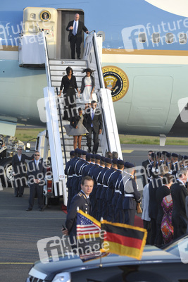 Barack Obama mit Gattin Michelle und Töchtern Natacha/Sasha und Malia Ann