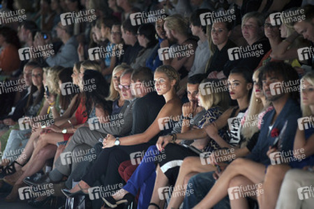 Axel Milberg, Til Schweiger, Svenja Holtmann, Kostja Ullmann, Anna Maria Mühe, Patrick Owomoyela mit Freundin Josipa